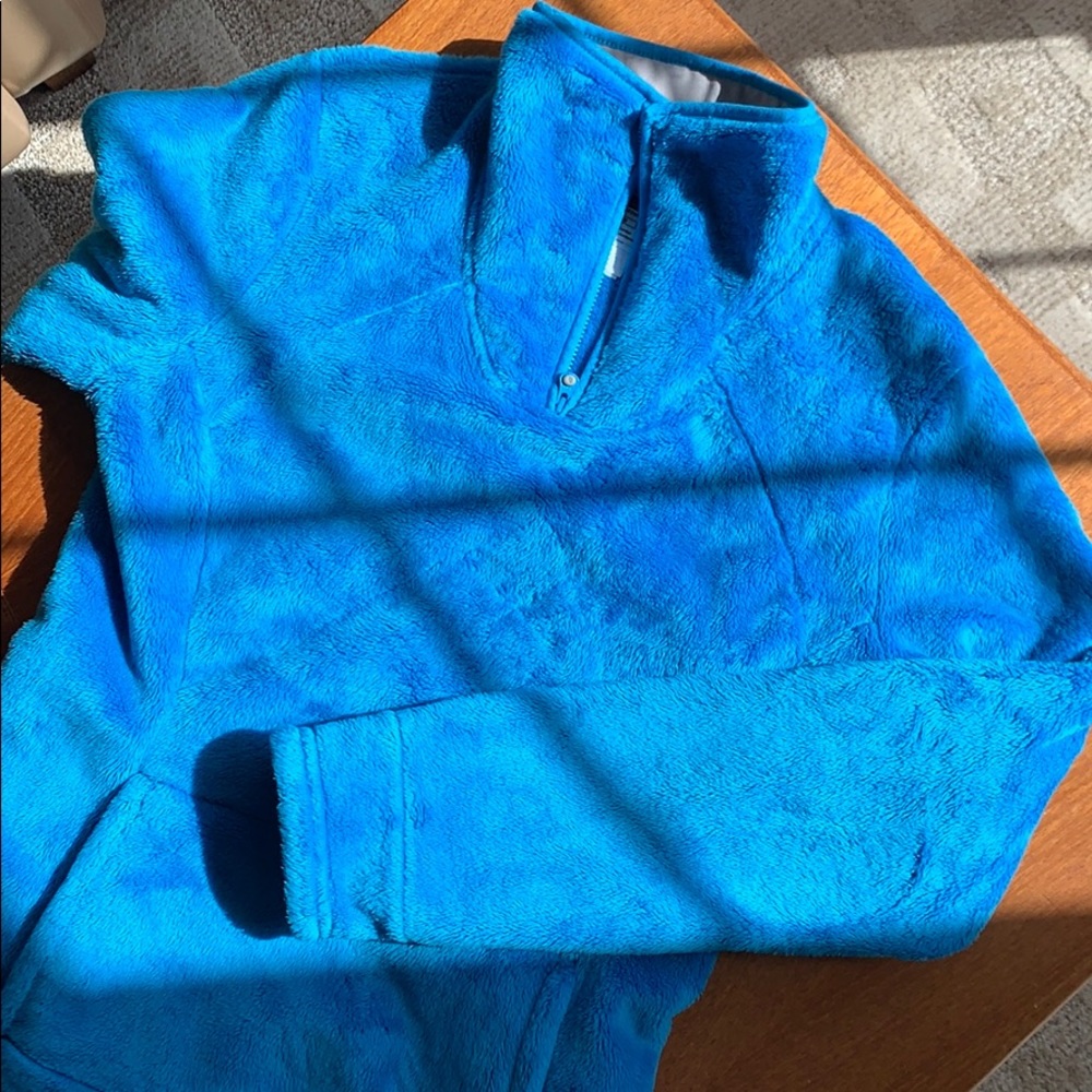 Women’s North Face fuzzy pullover